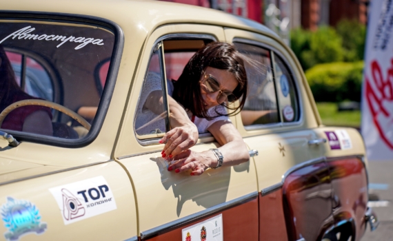 100 000 проданных авто Пони: рекордный успех мини-электрокара размером с Оку