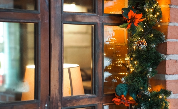 Штраф за новогодние огни: почему вашу гирлянду могут оштрафовать — юрист предупреждает Штраф за новогодние огни: почему вашу гирлянду могут оштрафовать — юрист предупреждает