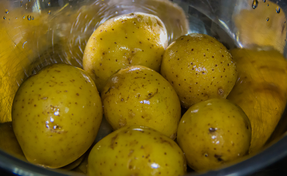 Как хранить картофель в квартире: секрет свежести до весны без погреба — забудьте о ростках и гнили Как хранить картофель в квартире: секрет свежести до весны без погреба — забудьте о ростках и гнили