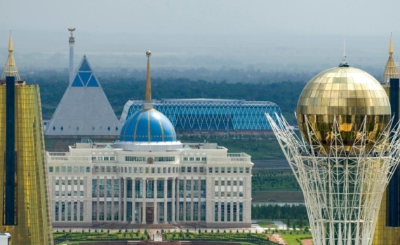 Токаев выступил за уточнение статуса акимов и их сотрудников, сообщает Чеботарев