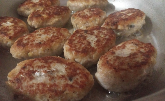 Почему котлеты получаются резиновым: эти три ингредиента лучше не использовать — что портит фарш