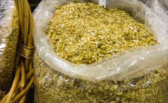 Жучки в крупе: выбросить нельзя оставить — где поставить запятую и что делать, чтобы спасти продукты