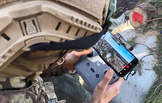 Китайские БПЛА могут запускать около сотни дронов, дезориентируя противника Китайские БПЛА могут запускать около сотни дронов, дезориентируя противника