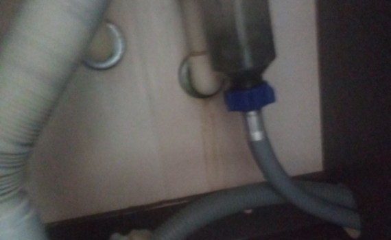 Трубы под мойкой захватили власть? Пора их свергать: этот сифон сделает вашу кухню удобной Трубы под мойкой захватили власть? Пора их свергать: этот сифон сделает вашу кухню удобной